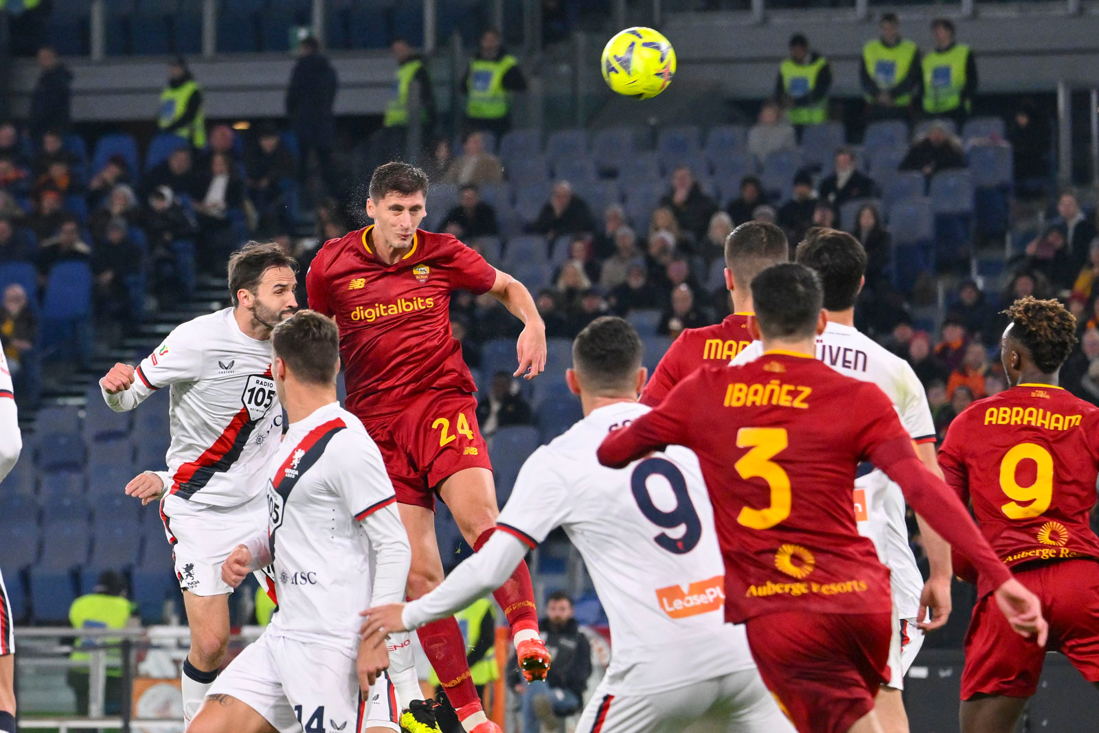 九游J9（中国）-清晨迈阿密热火手感冰凉：意大利杯节点到来，话题不断，团队化学反应显著(迈阿密热语1997)