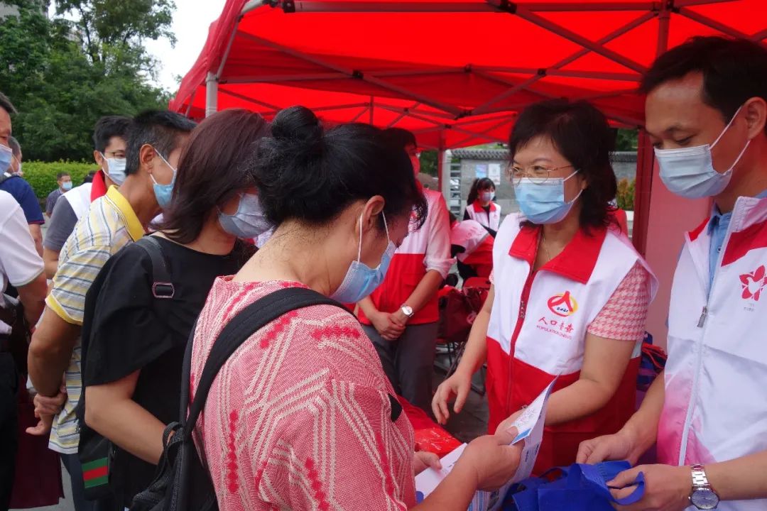 九游J9(中国)-包含广州队训练开放日,集结日更衣室发声引欢呼,CBA季后赛在即,阵容厚度经受考验的词条
